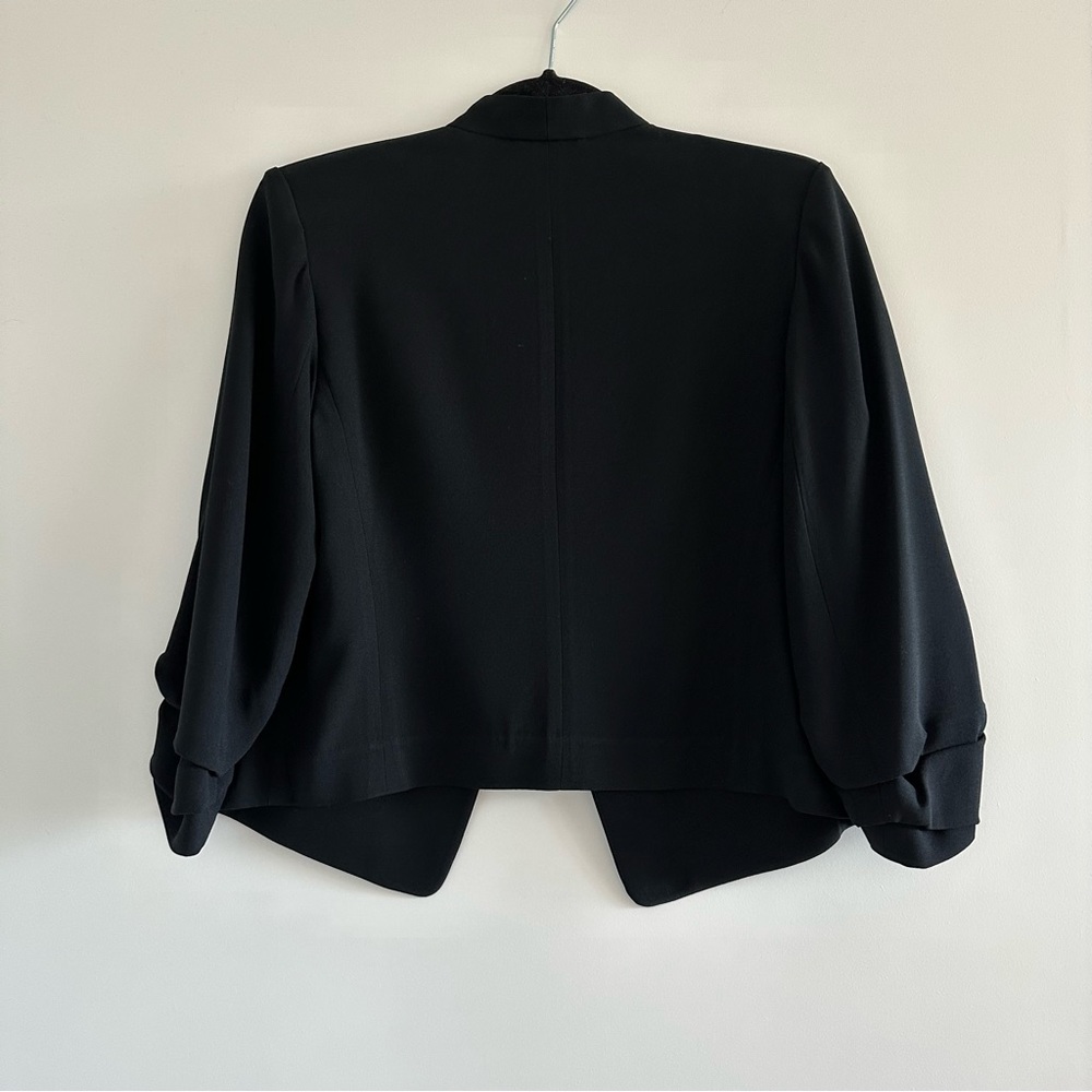 Aritzia Babaton Macauley (Power) Short Blazer - Picture 5 of 7